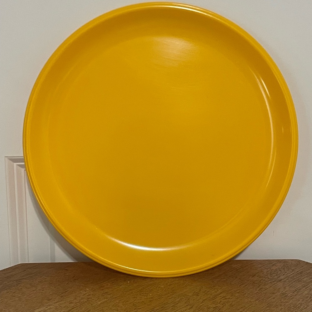 Vintage Rubbermaid Mustard Yellow Plastic Plates - set of 4